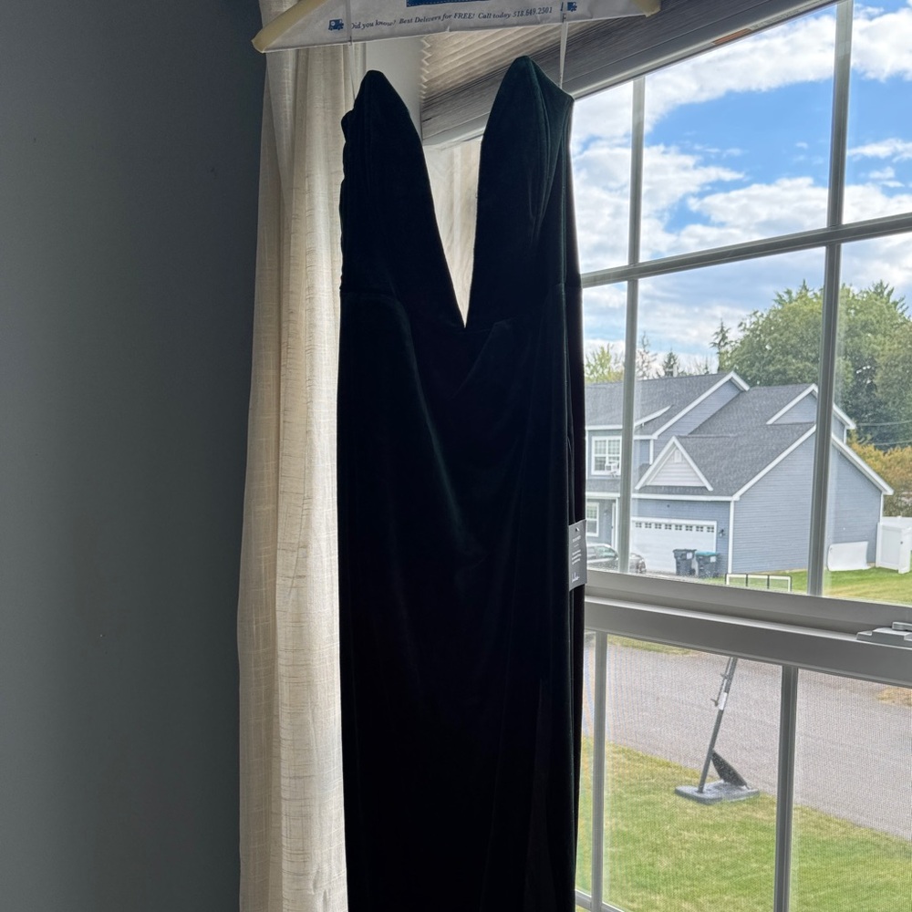 Lulu's Strapless Black Dress